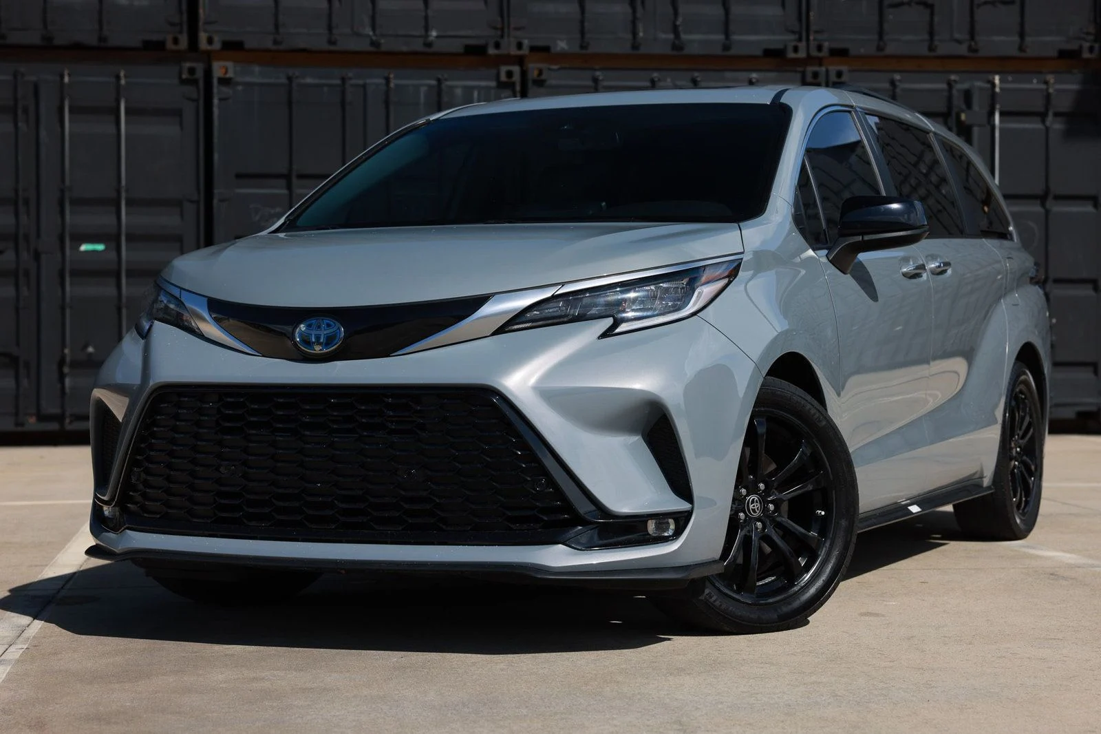 2023 Toyota Sienna XSE FWD 7-Passenger Minivan (Hybrid)
