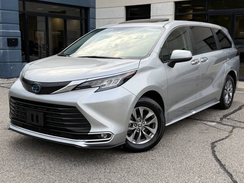 2023 Toyota Sienna XLE 7-Passenger AWD Minivan