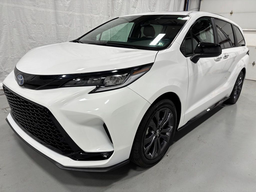 2025 Toyota Sienna XSE Hybrid FWD 7-Passenger