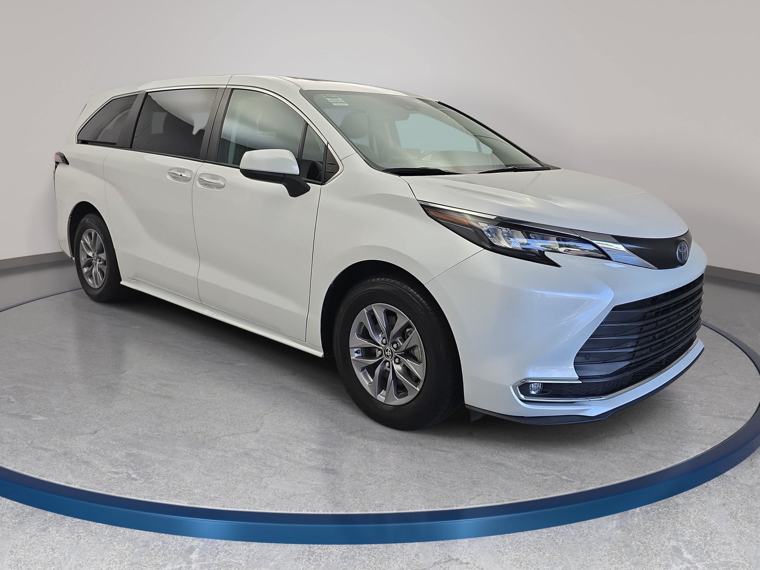 2024 Toyota Sienna XLE 8-Passenger FWD Hybrid with Power Moonroof