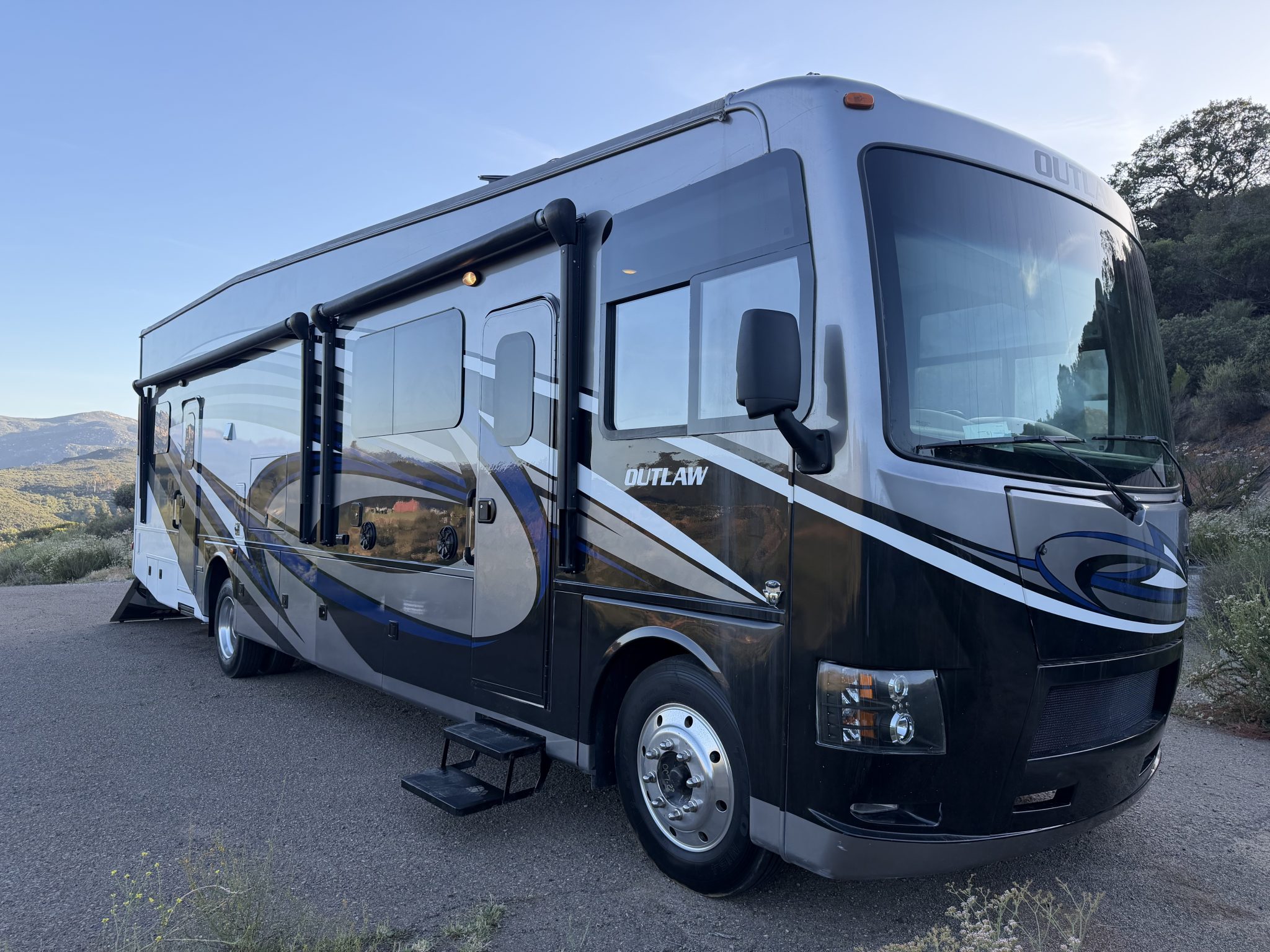 2017 Thor Outlaw 37BG Motorhome & Toy Hauler