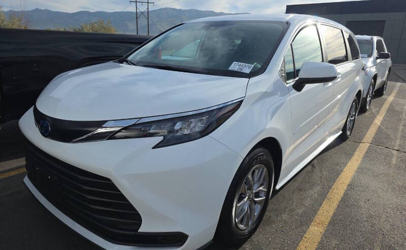 2024 Toyota Sienna LE 8-Passenger AWD Hybrid