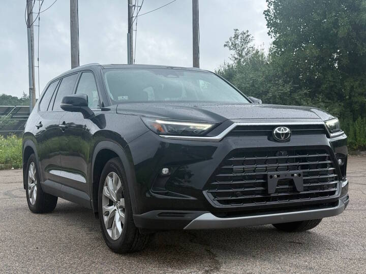 2025 Toyota Grand Highlander Hybrid Limited AWD, 3-Row SUV